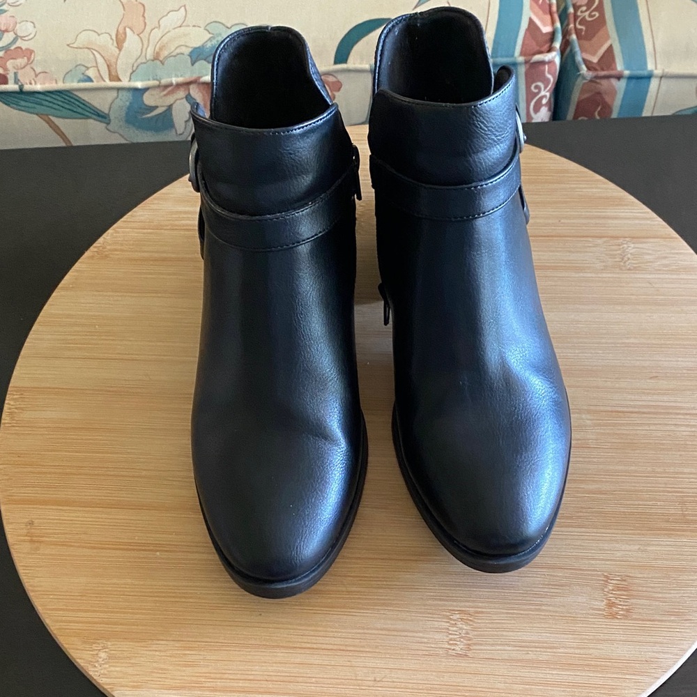 BareTraps Women’s Size 6.5M Black Leather Ankle Boots